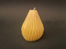 Load image into Gallery viewer, Bees Wax candle: Geometric Design